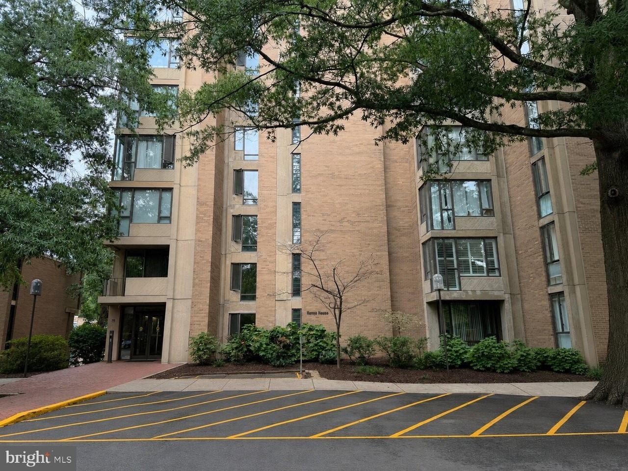 11400 Washington Plz W #902