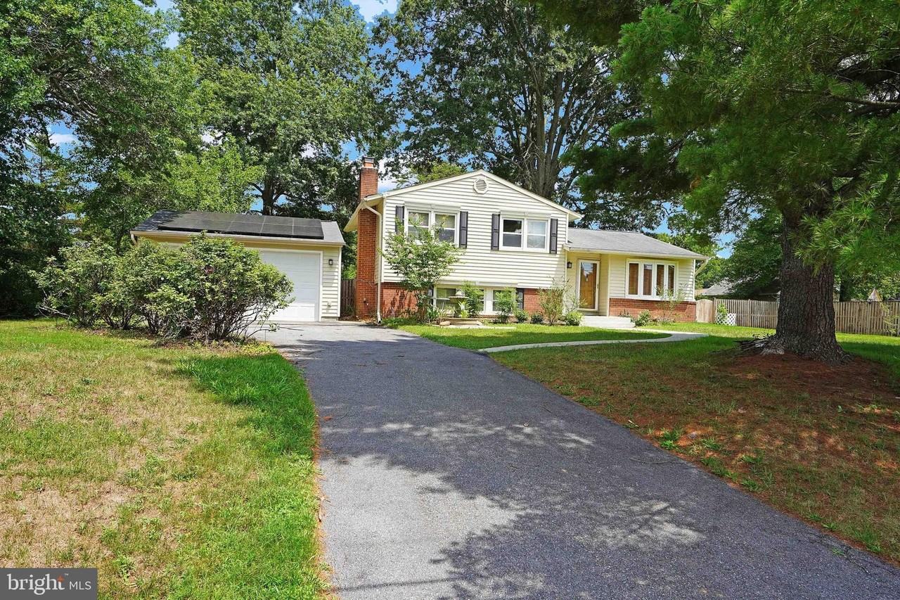 8905 Valley Forge Dr - Photo 2 of 32