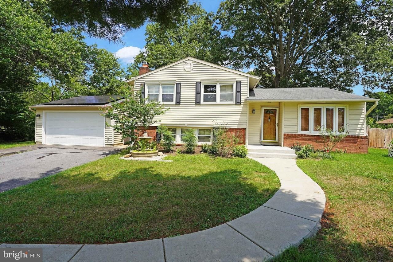 8905 Valley Forge Dr - Photo 3 of 32