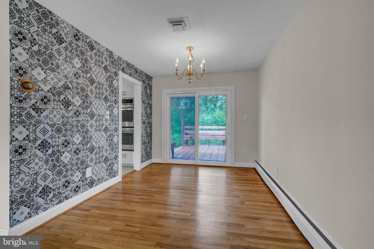 8905 Valley Forge Dr - Photo 6 of 32