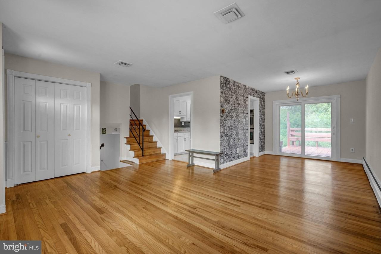 8905 Valley Forge Dr - Photo 7 of 32