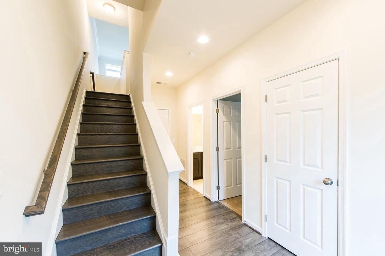 233 Upper Brook Ter - Photo 5 of 9