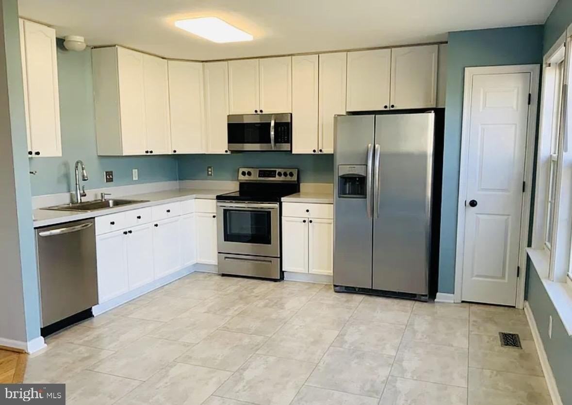 100 Quince Tree Dr - Photo 3 of 16
