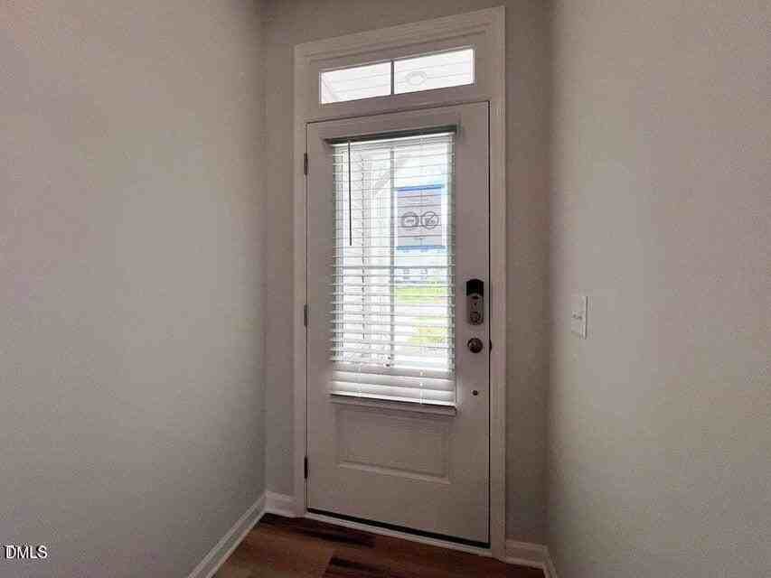 136 Kobus Ct - Photo 4 of 45