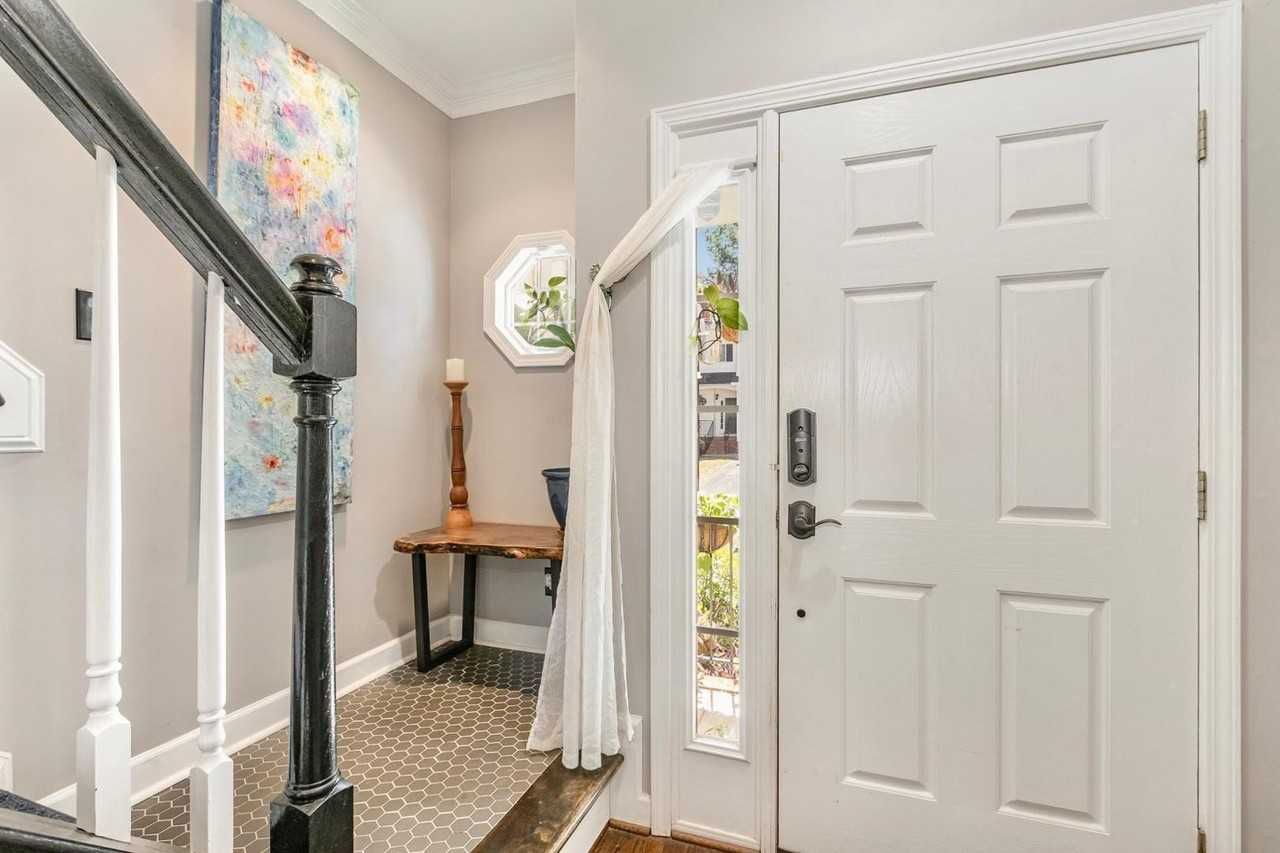 4610 Asterwood Dr - Photo 3 of 25