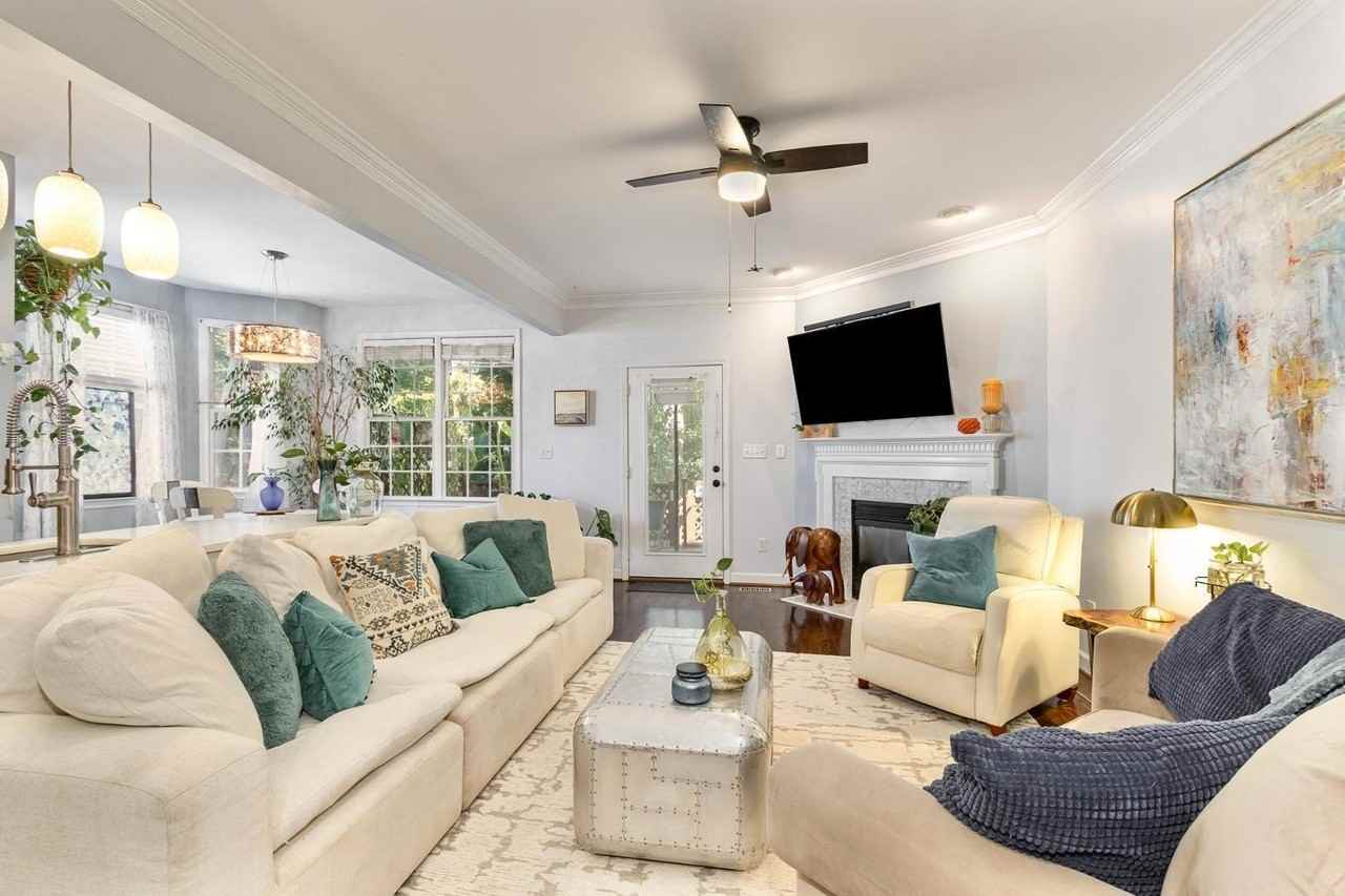 4610 Asterwood Dr - Photo 6 of 25