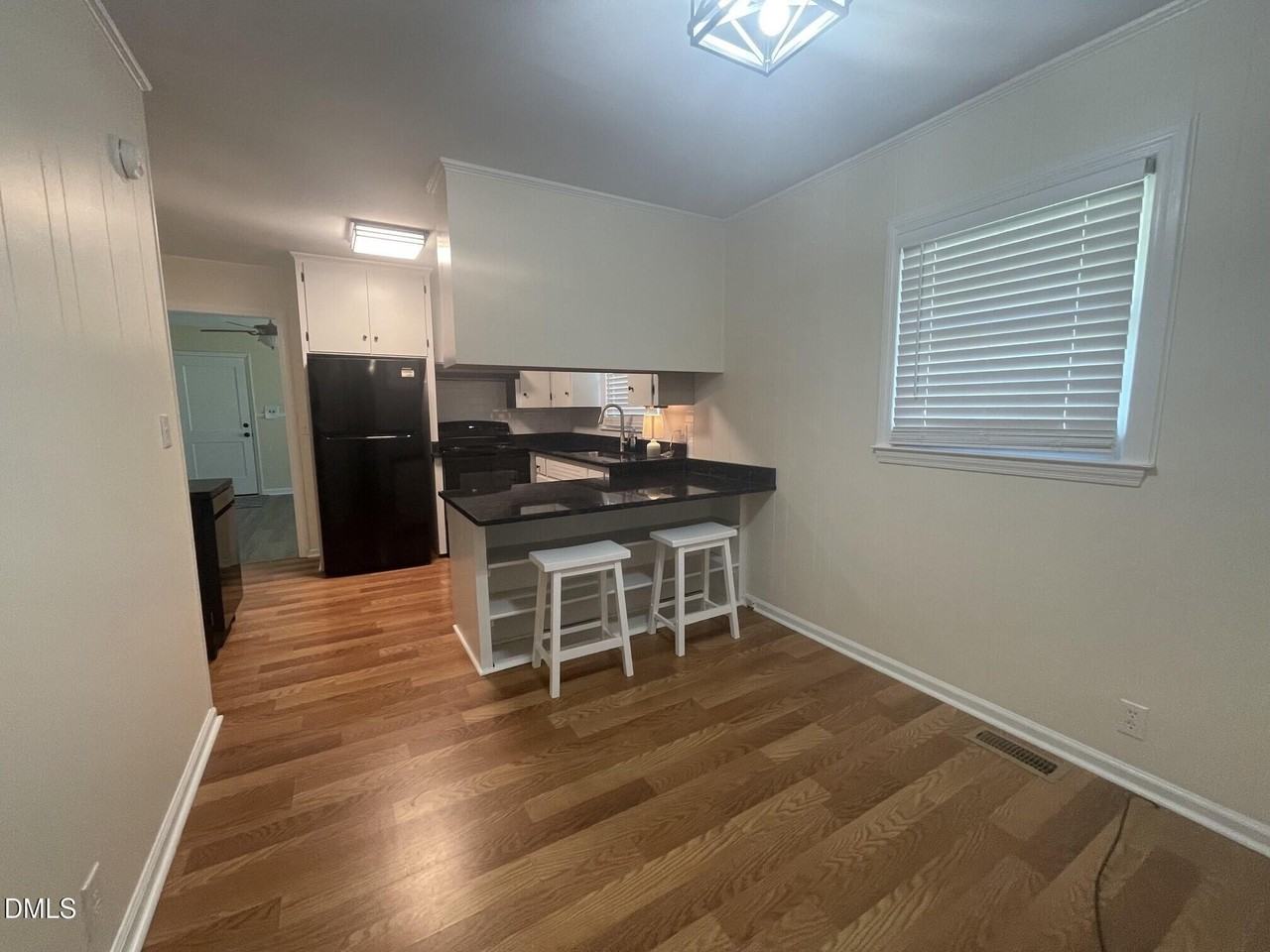 384 E Wimberly St - Photo 7 of 24