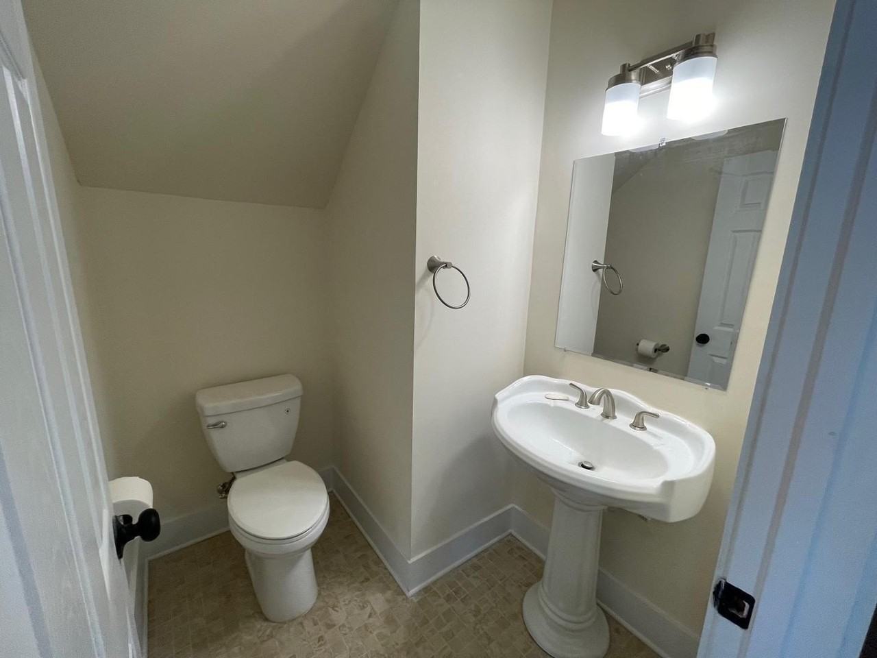 65 Lester St - Photo 7 of 17