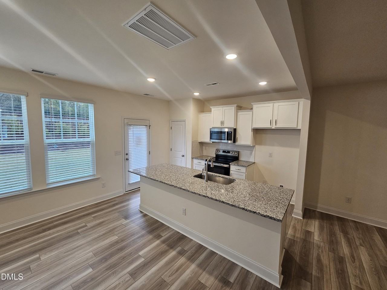 48 Bloodroot St - Photo 5 of 23