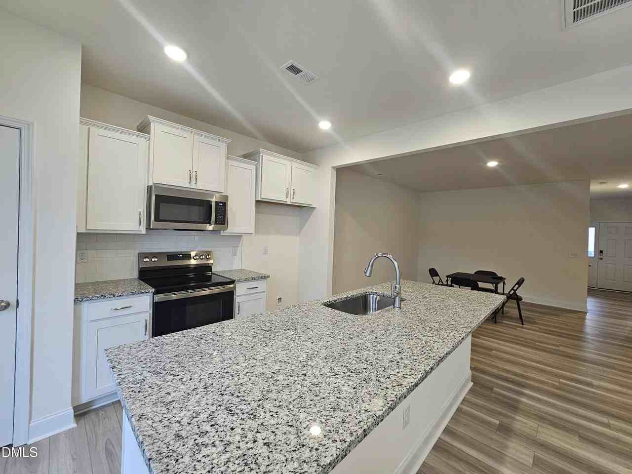 48 Bloodroot St - Photo 7 of 23