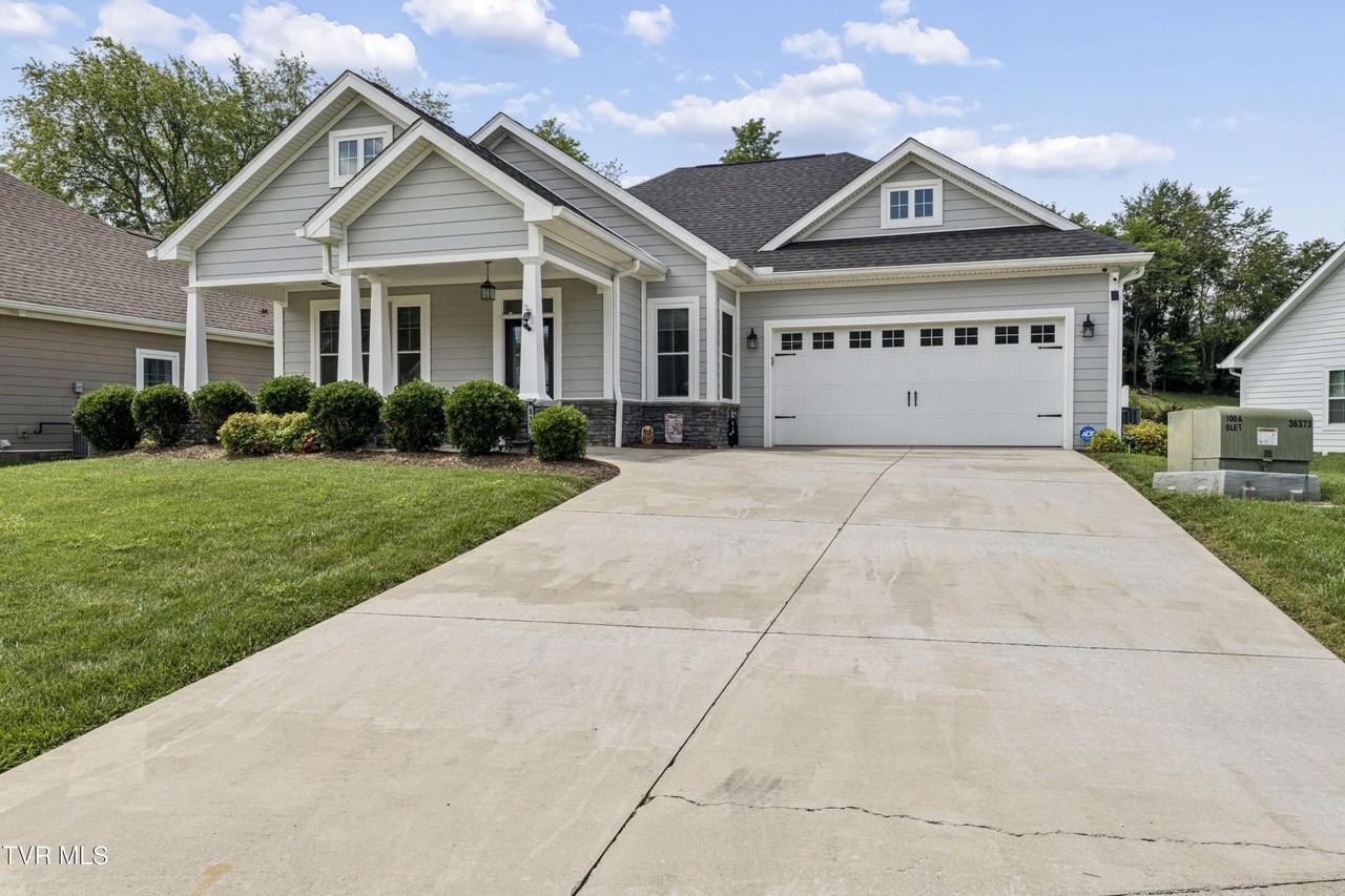 515 Villa Ln - Photo 2 of 39