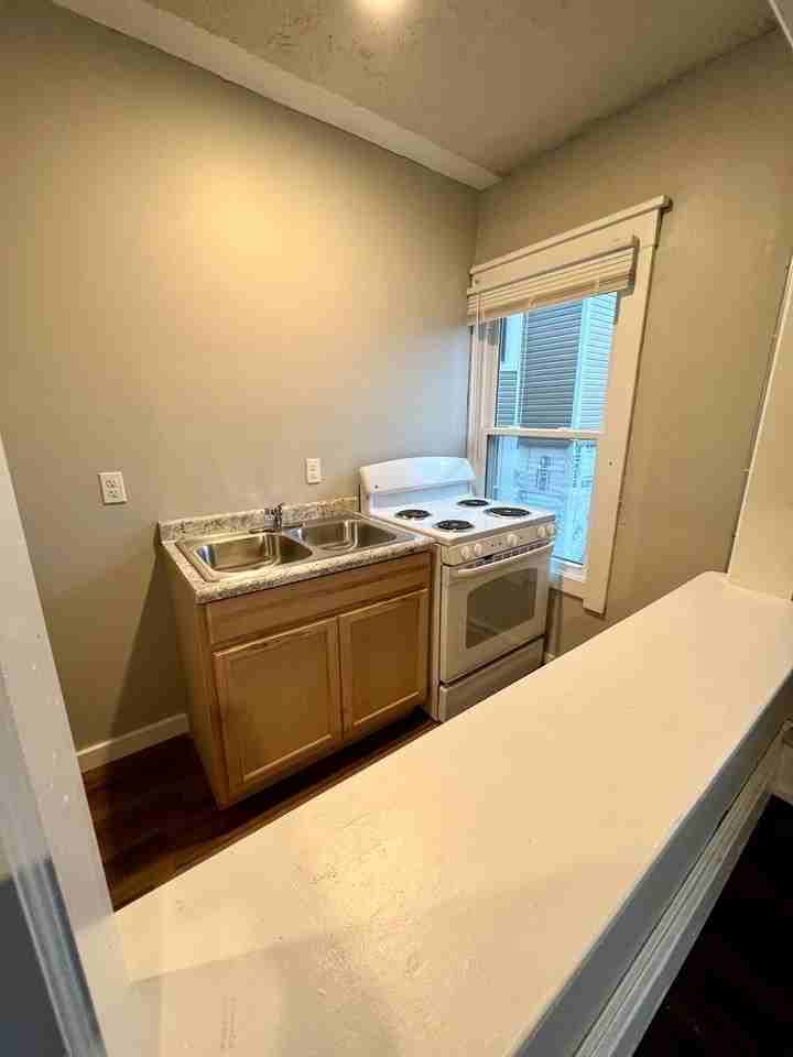 ZB - 208 Scott St - Photo 4 of 7
