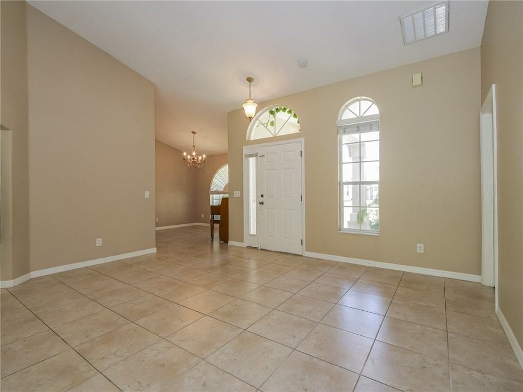 113 Stony Point Dr - Photo 7 of 36