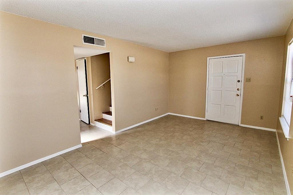 6925 Escondido Dr - Photo 6 of 40