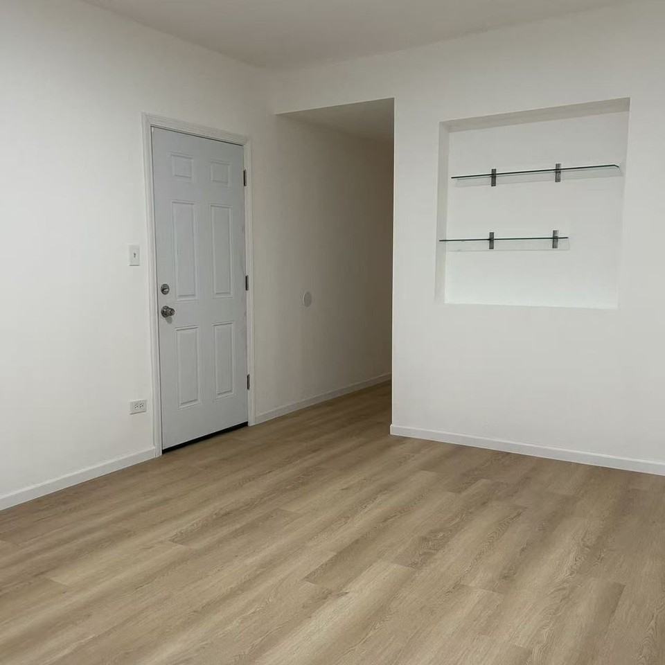 3429 S Wallace St - Photo 2 of 15