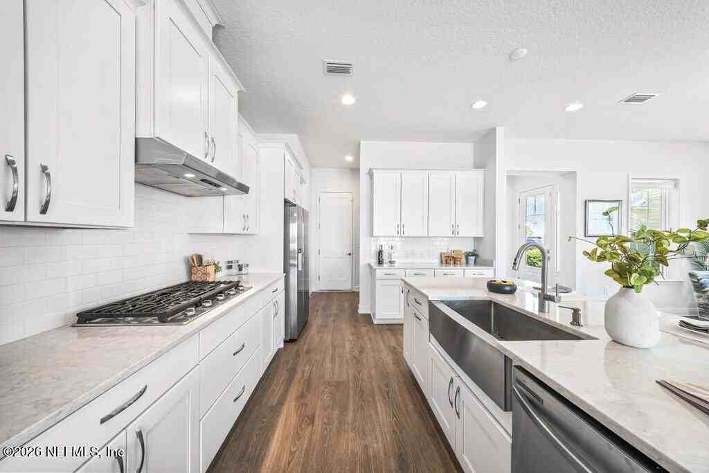 457 Marquesa Cir - Photo 5 of 36