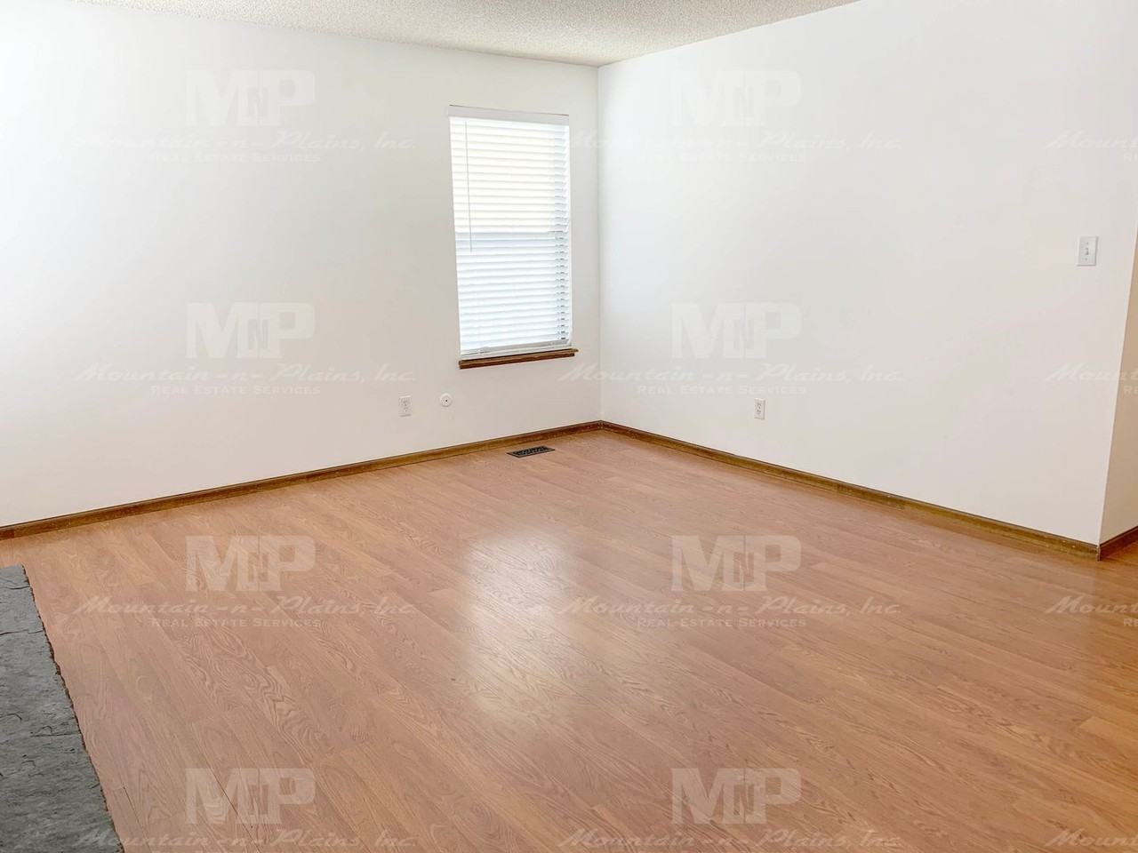 972 Bitterbrush Ln - Photo 3 of 19