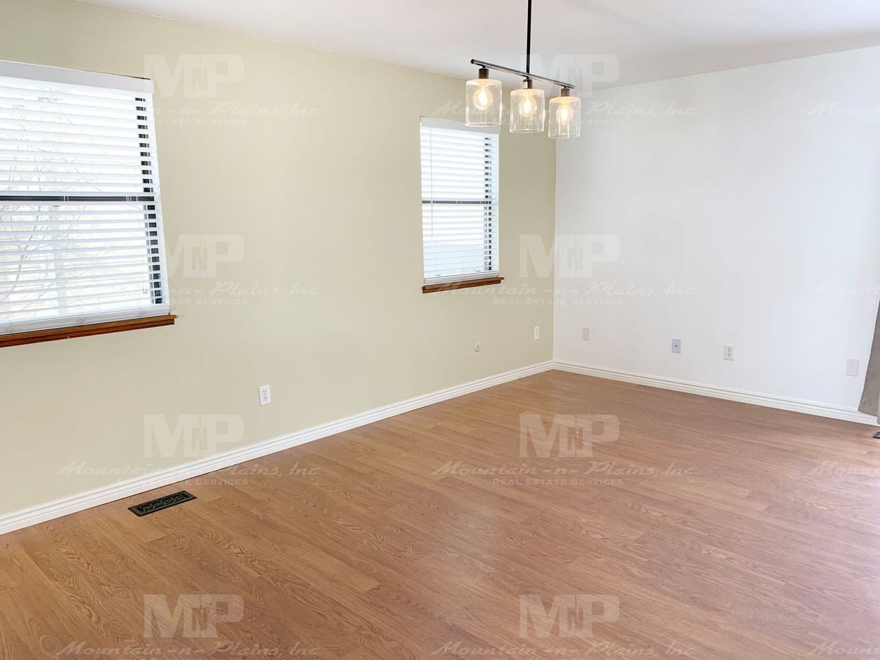 972 Bitterbrush Ln - Photo 5 of 19