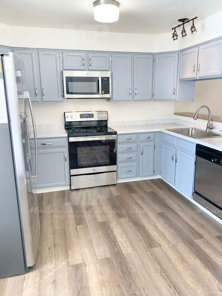 972 Bitterbrush Ln - Photo 6 of 19