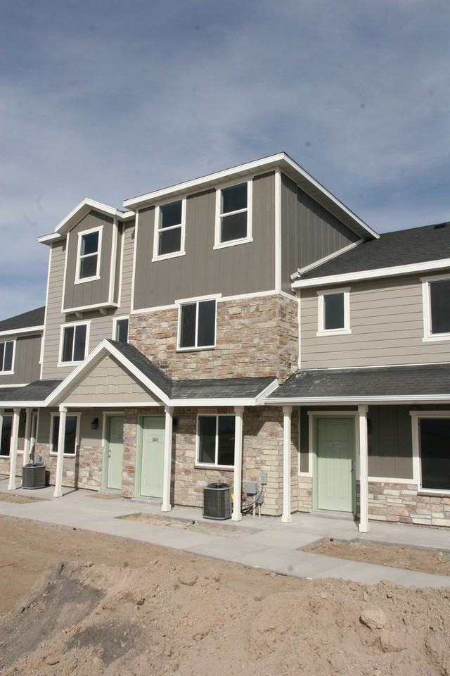 217 N 680 E - Photo 2 of 10