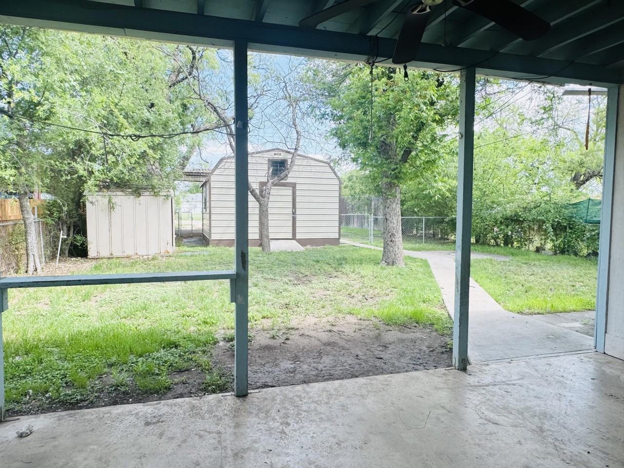 1510 E Harris Ave - Photo 6 of 31