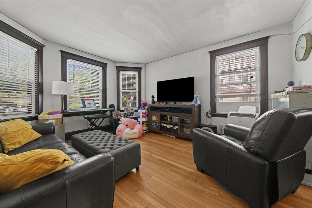 119 Eliot St - Photo 2 of 18