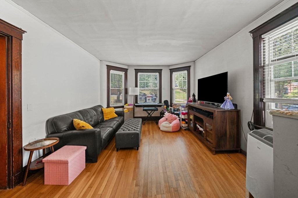119 Eliot St - Photo 4 of 18