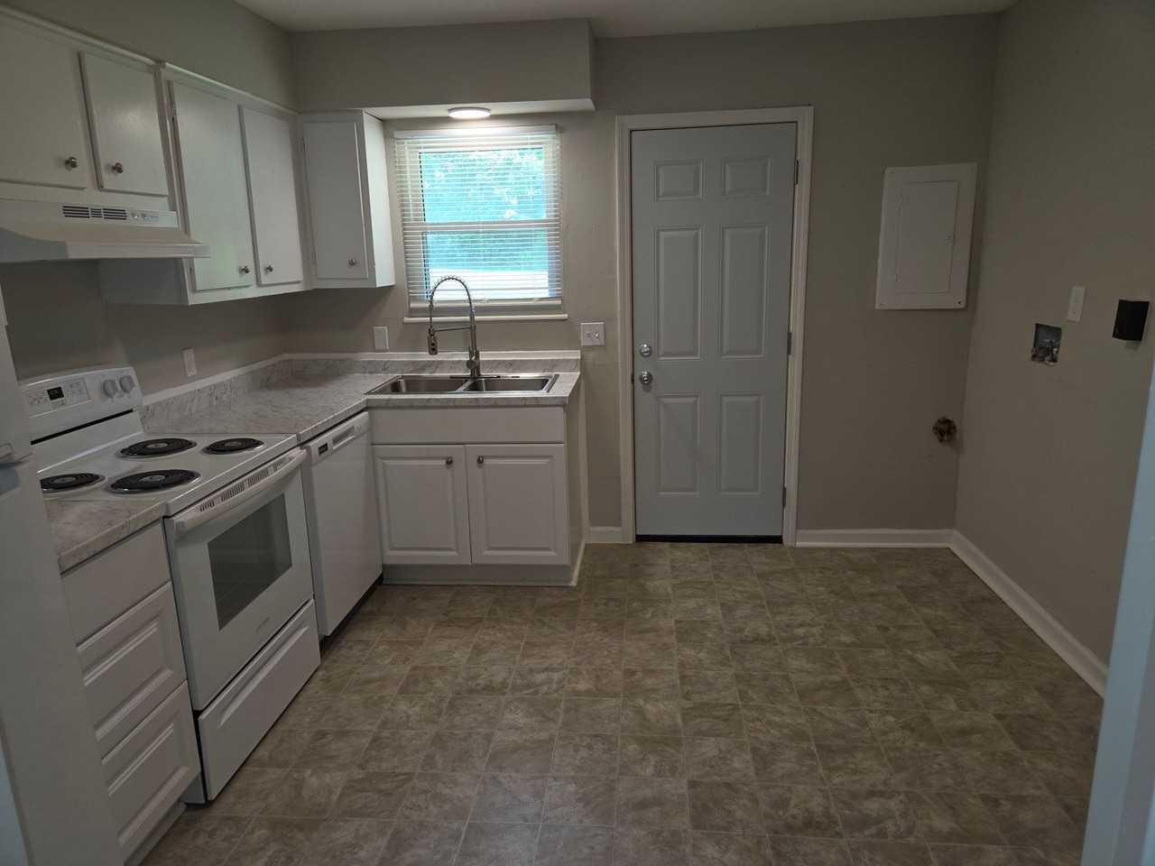 614 Spencer Ave - Photo 6 of 12