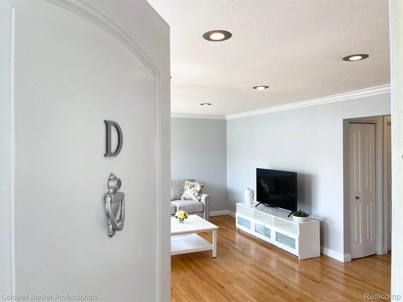 311 N Eton St - Photo 3 of 34