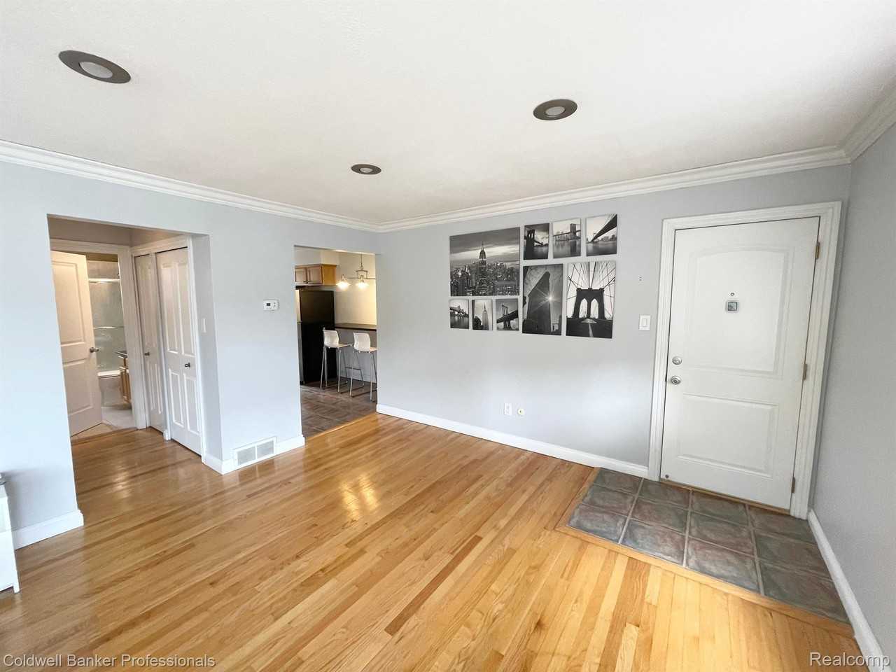 311 N Eton St - Photo 4 of 34