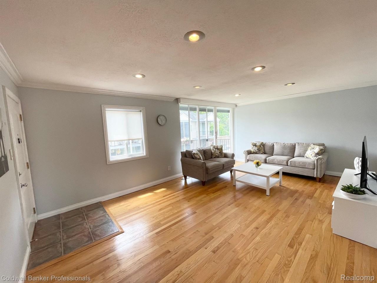 311 N Eton St - Photo 5 of 34