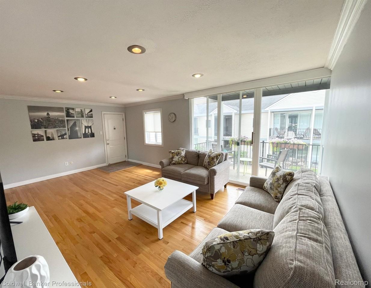 311 N Eton St - Photo 6 of 34