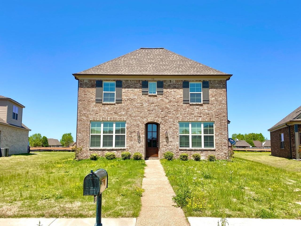 370 Azalea Dr - Photo 2 of 16