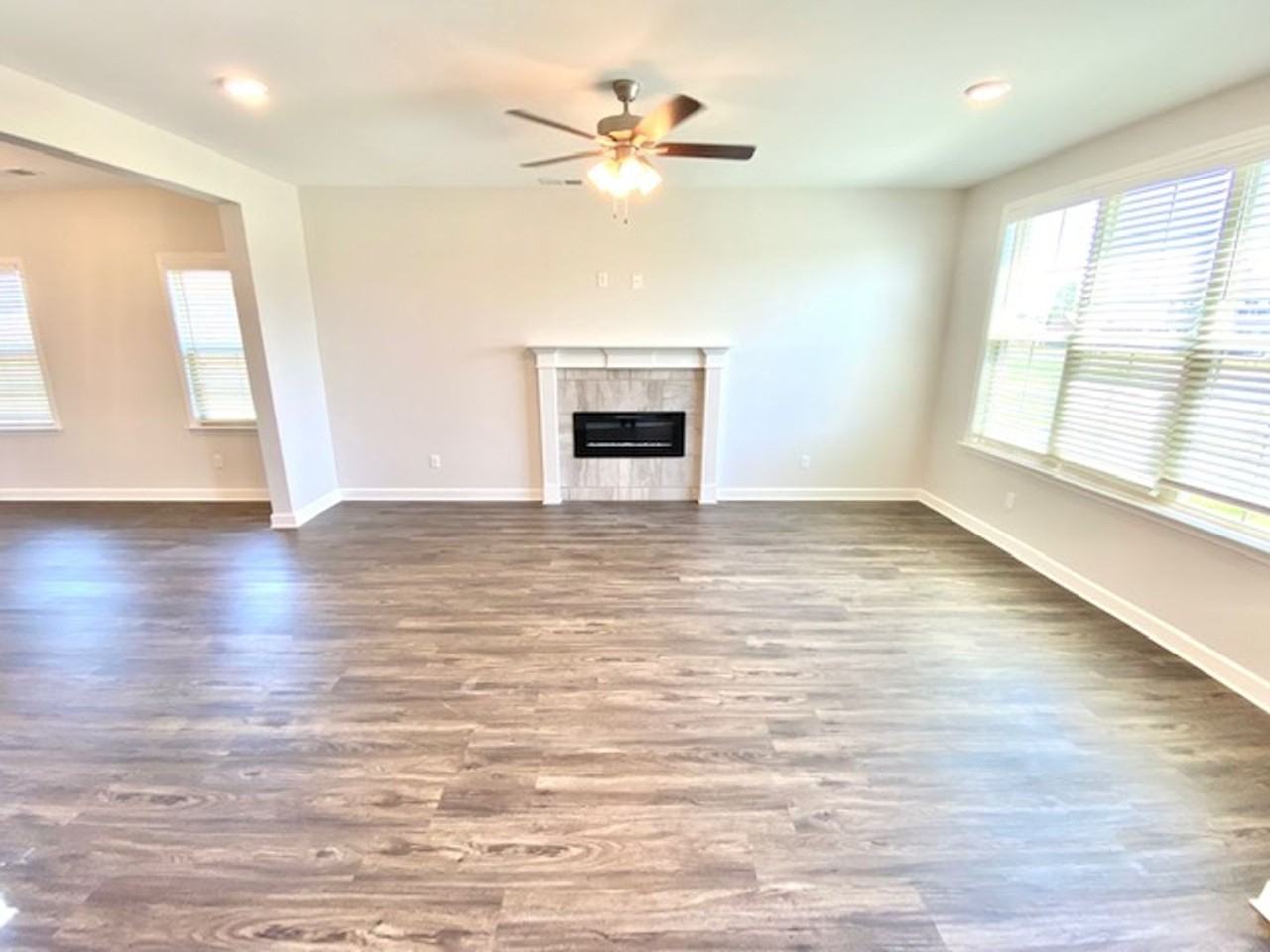 370 Azalea Dr - Photo 3 of 16