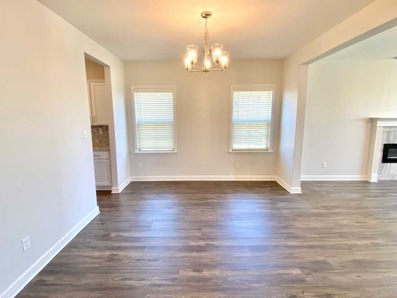 370 Azalea Dr - Photo 5 of 16