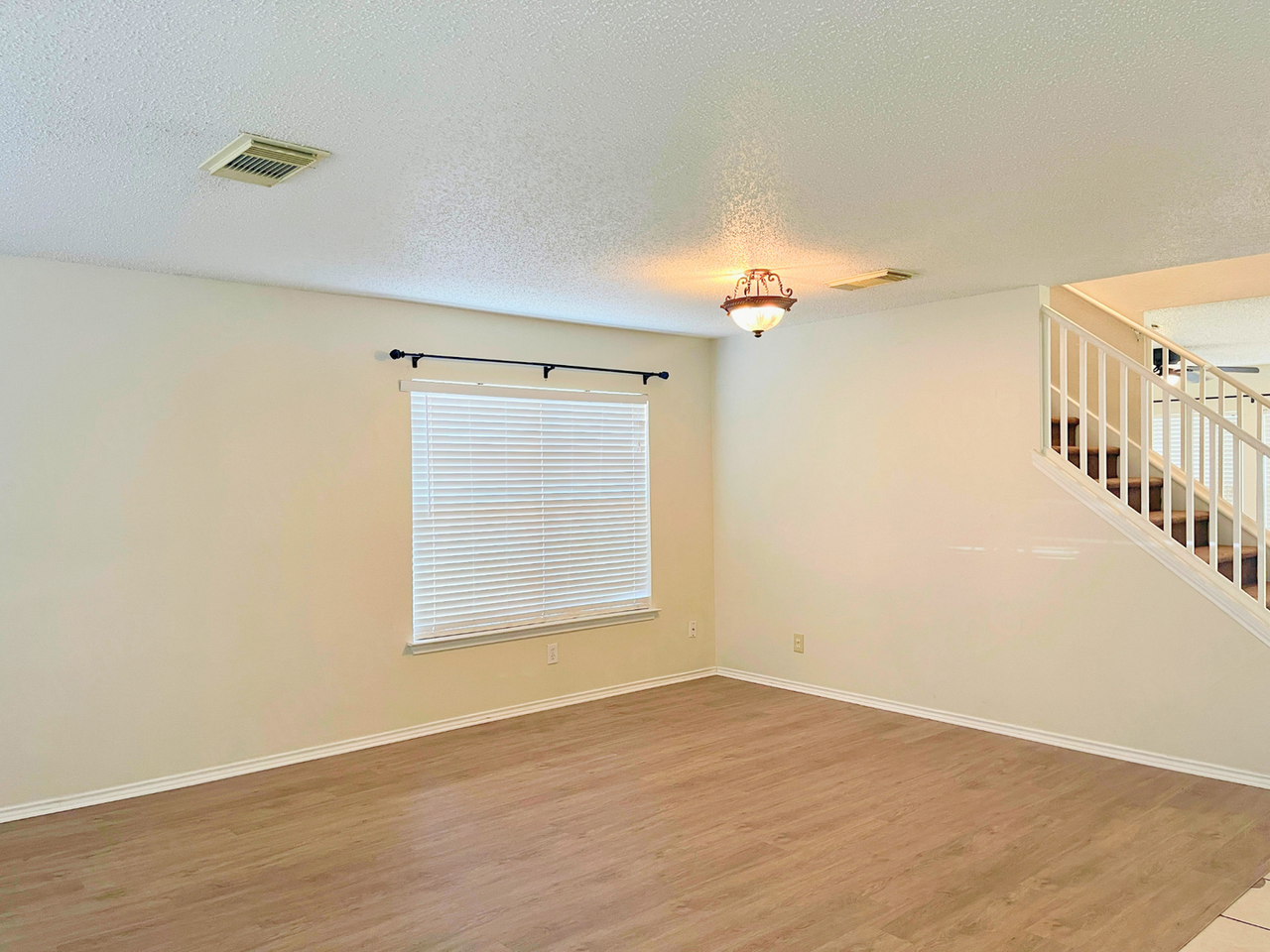7306 Daulton Rdg - Photo 4 of 19