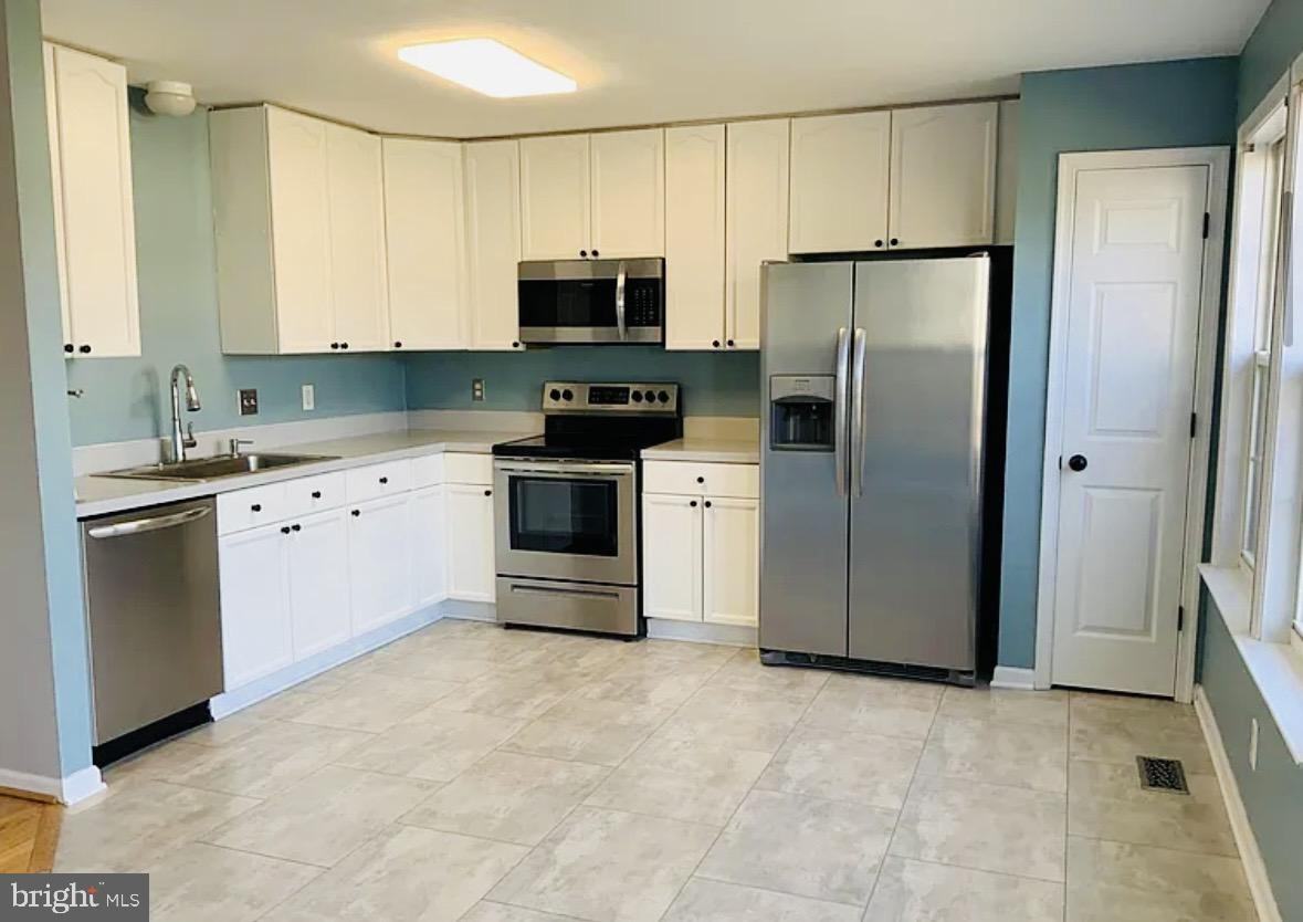 100 Quince Tree Dr - Photo 3 of 16