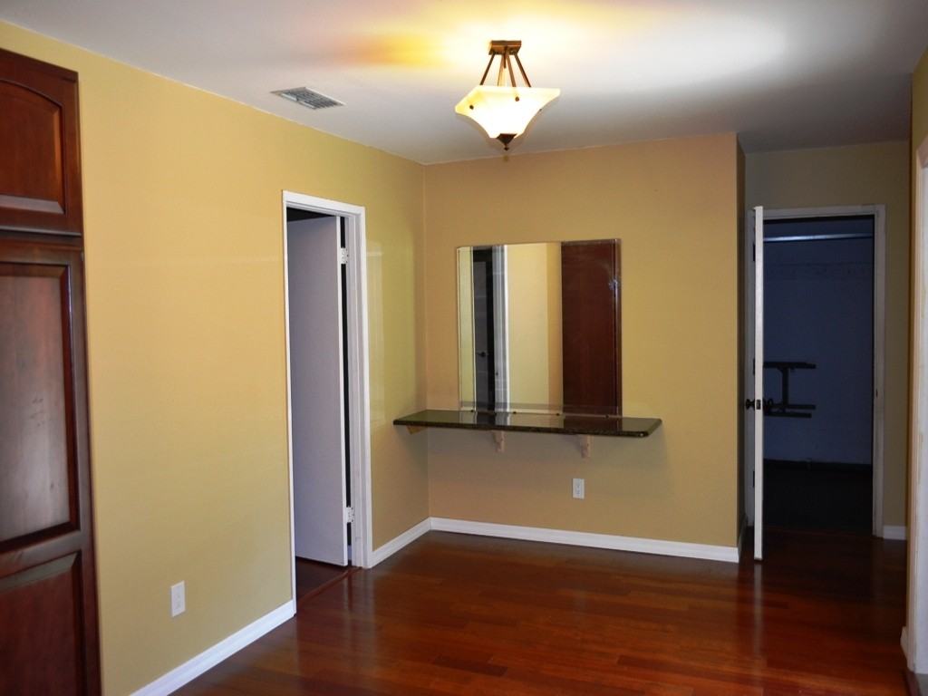 200 S Glenwood Ave - Photo 4 of 11