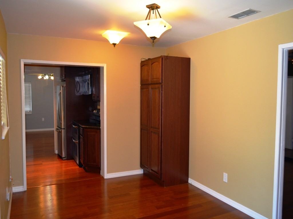 200 S Glenwood Ave - Photo 5 of 11