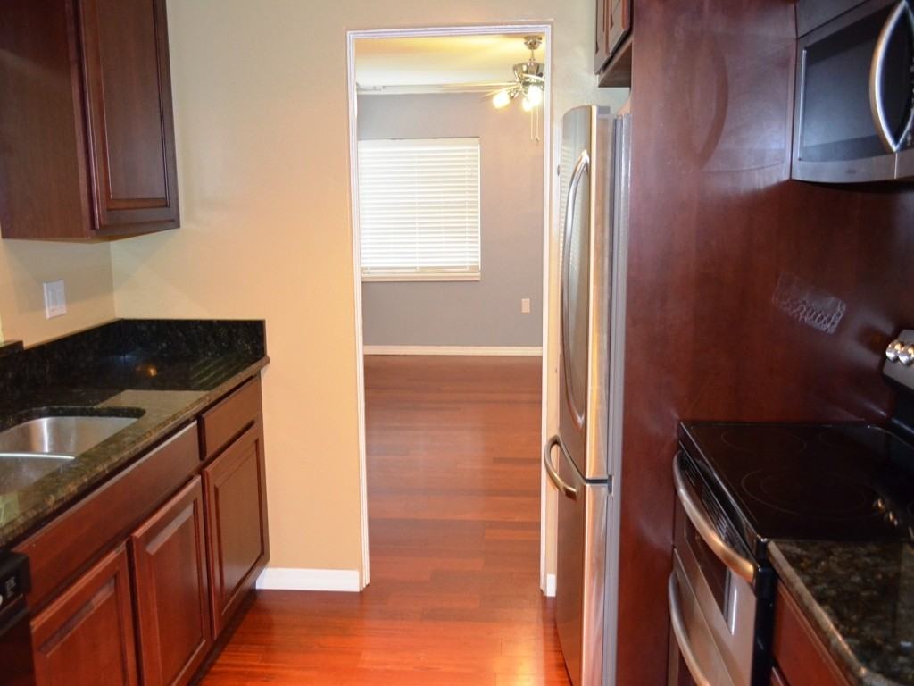 200 S Glenwood Ave - Photo 6 of 11