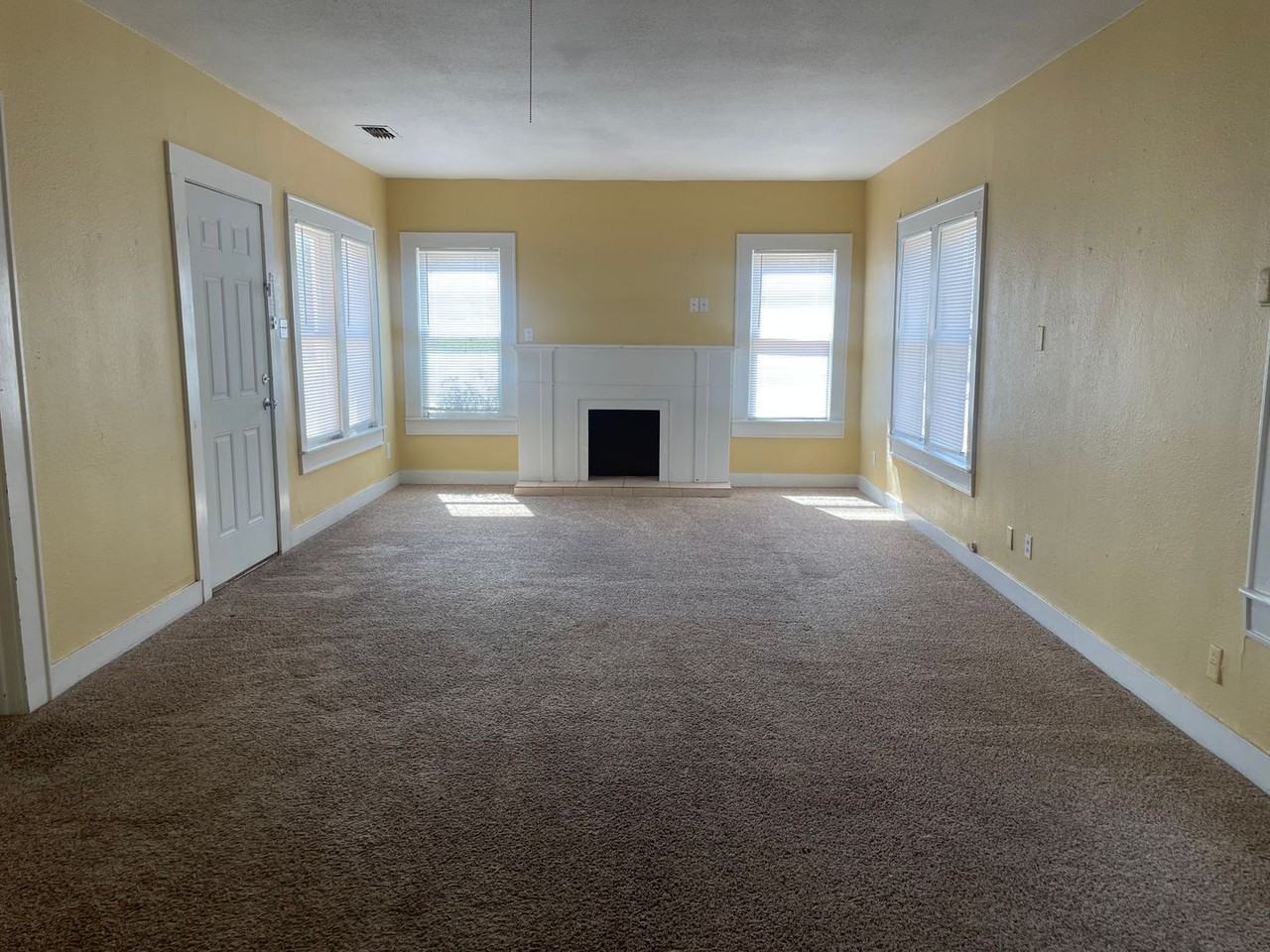 421 Kirkwood St - Photo 3 of 18