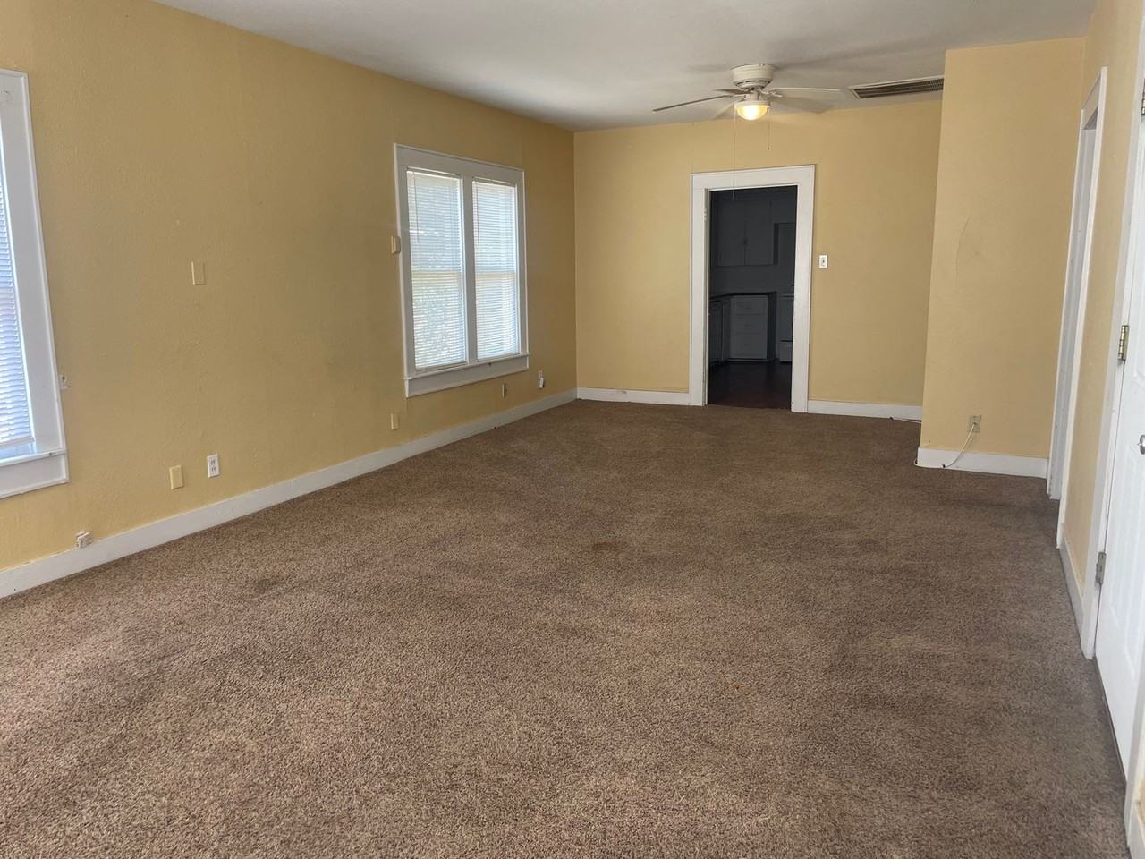 421 Kirkwood St - Photo 5 of 18