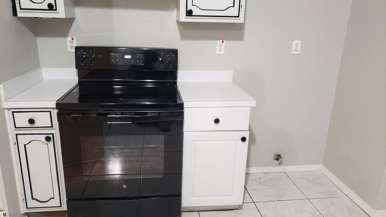 4514 Carmel Ln - Photo 4 of 30