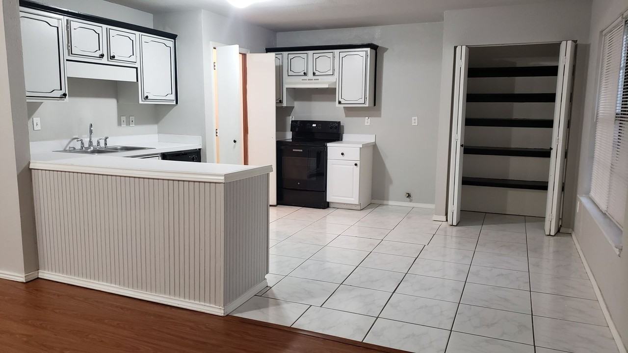 4514 Carmel Ln - Photo 5 of 30