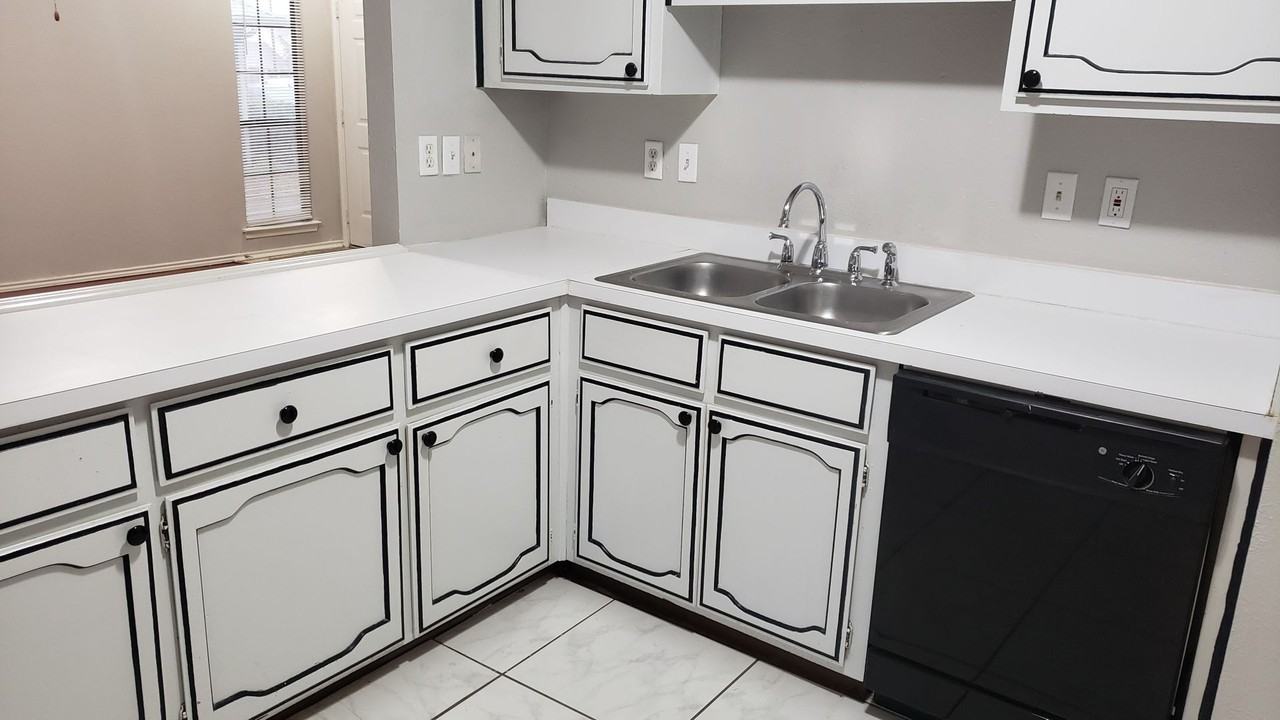 4514 Carmel Ln - Photo 6 of 30