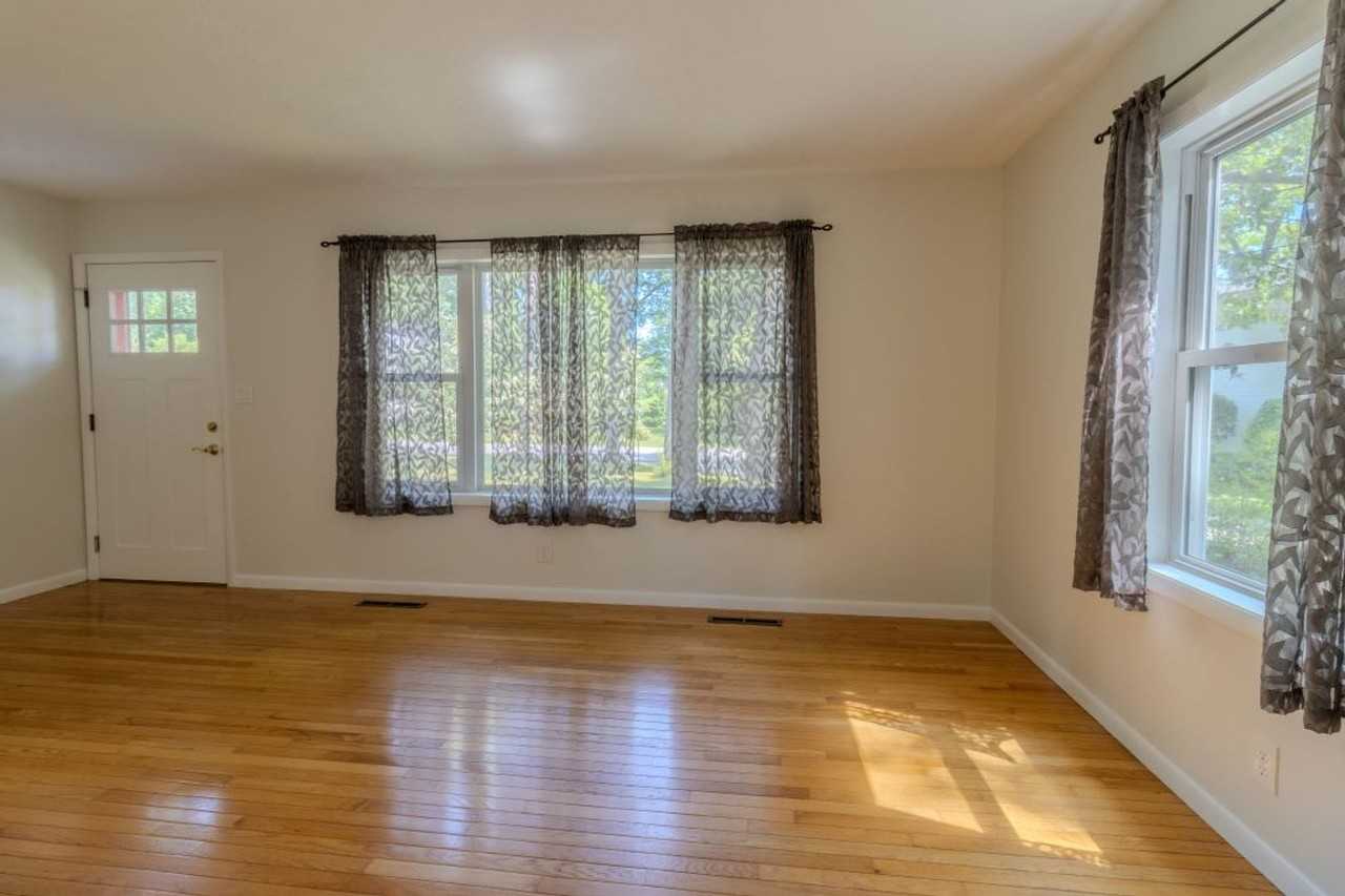 2020 Chippewa St - Photo 3 of 26