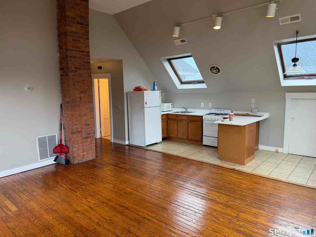 358 Edgewood Ave - Photo 5 of 11