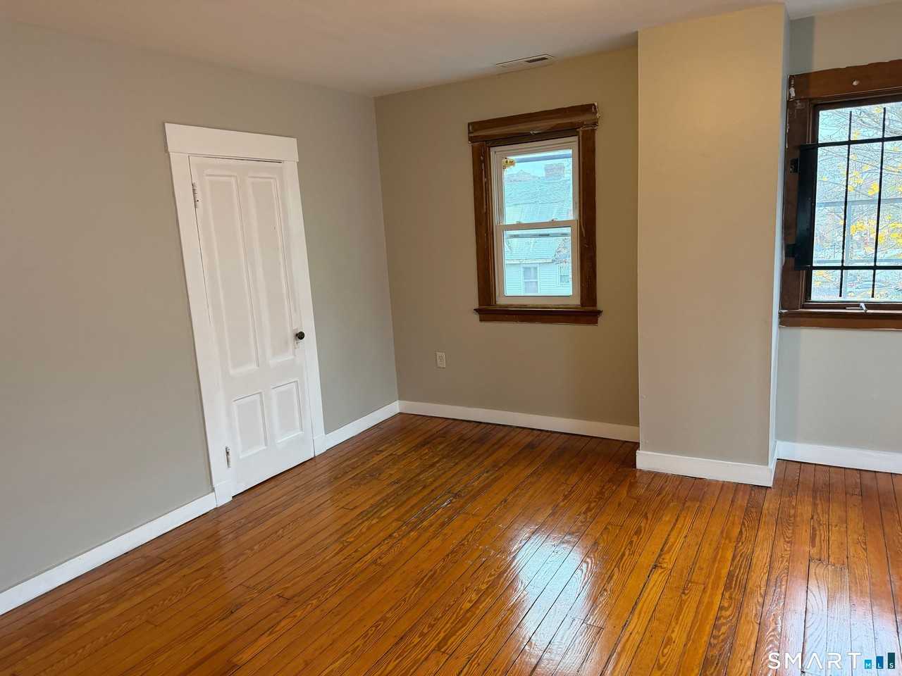 358 Edgewood Ave - Photo 7 of 11