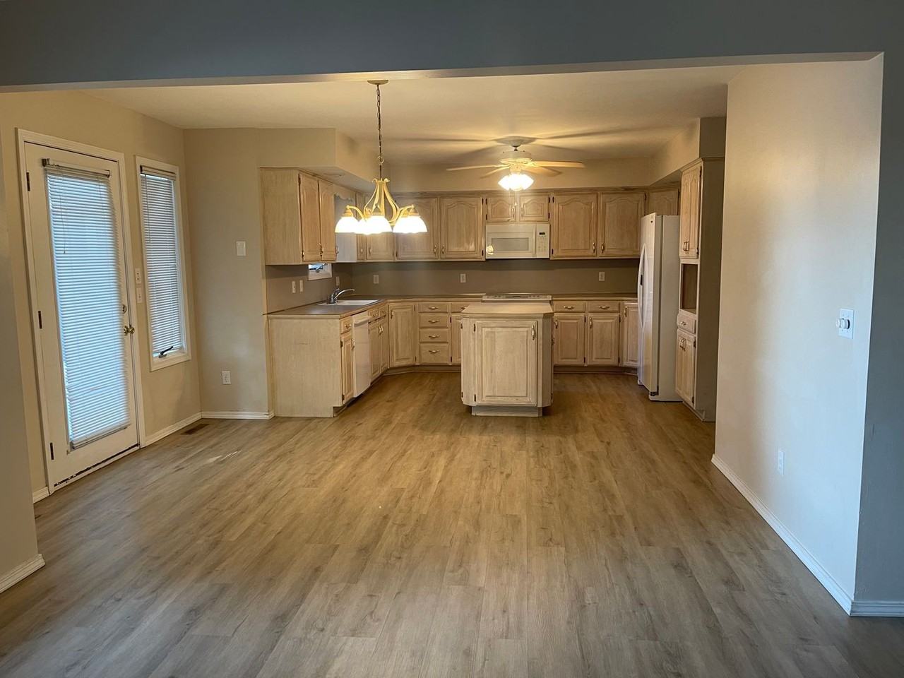 1508 E Powell St - Photo 4 of 26