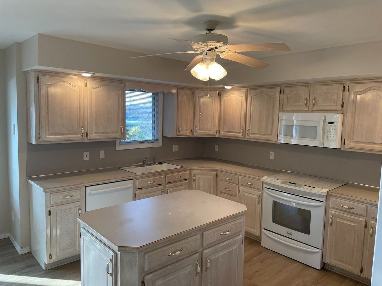 1508 E Powell St - Photo 7 of 26